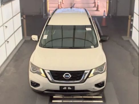Used 2017 Nissan Pathfinder SV FWD image 3