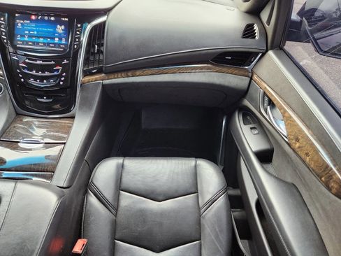 Used 2015 Cadillac Escalade ESV Platinum AWD/4WD image 17