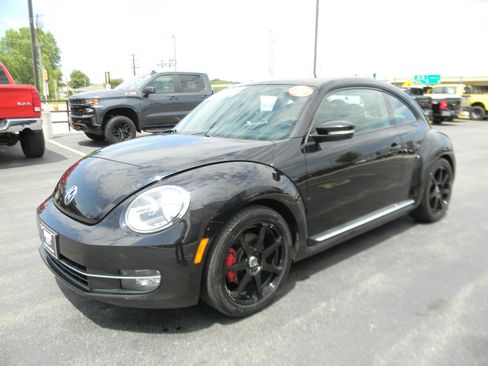 Used 2012 Volkswagen Beetle 2.0T image 2