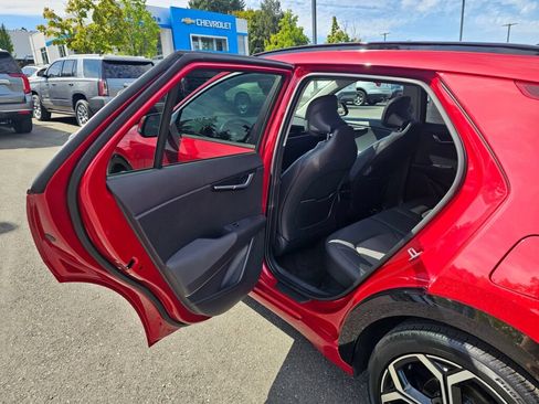 Used 2023 Kia Niro EX Touring FWD image 23