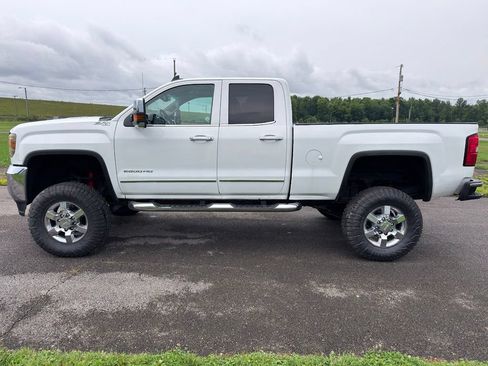 Used 2016 GMC Sierra 2500 SLT w/ Suspension Package, Off-Road AWD/4WD image 15