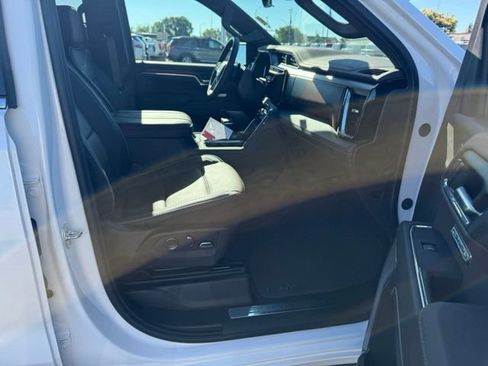 Used 2024 GMC Sierra 1500 Denali AWD/4WD image 12