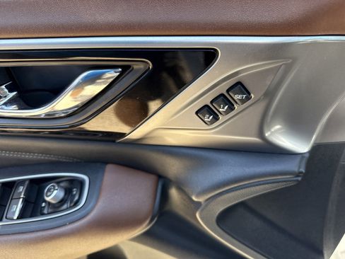 Used 2020 Subaru Outback Touring w/ Popular Package #2 image 13