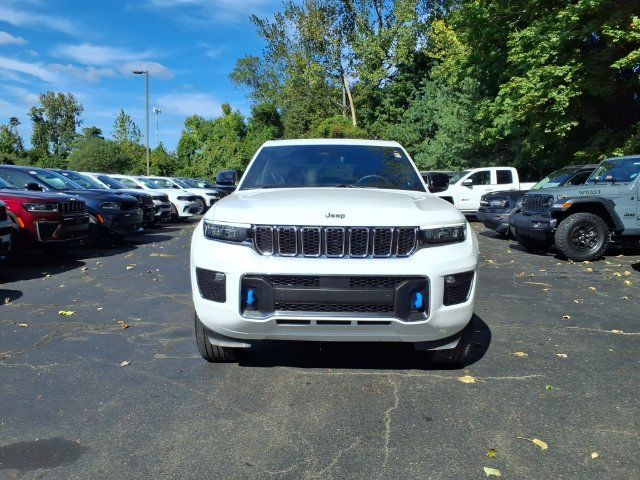 Certified 2023 Jeep Grand Cherokee Overland w/ Luxury Tech Group IV AWD/4WD image 2