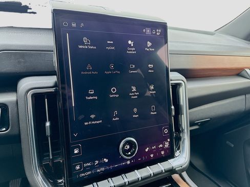 Used 2025 GMC Yukon Denali image 9