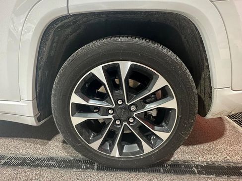 Used 2022 Jeep Grand Cherokee Overland AWD/4WD image 16