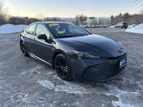 Used 2025 Toyota Camry SE w/ Convenience Package image 3