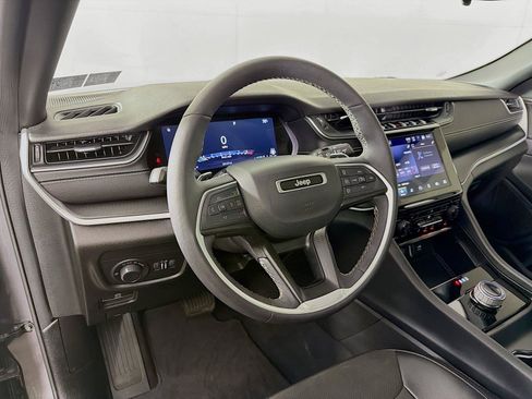 Used 2024 Jeep Grand Cherokee Altitude AWD/4WD image 16