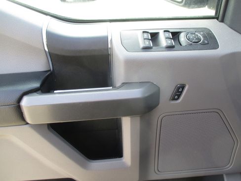 Used 2018 Ford F150 XLT image 14