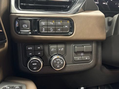 New 2026 GMC Yukon Denali Ultimate w/ LPO, Floor Liner Package AWD/4WD image 18