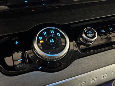 Used 2025 Ford Expedition Platinum w/ Driver's Package image 22