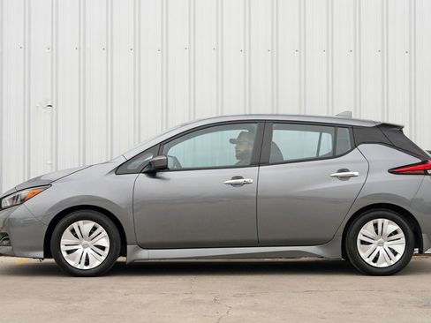 Used 2025 Nissan Leaf S image 7