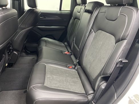 New 2025 Jeep Grand Cherokee Altitude image 5