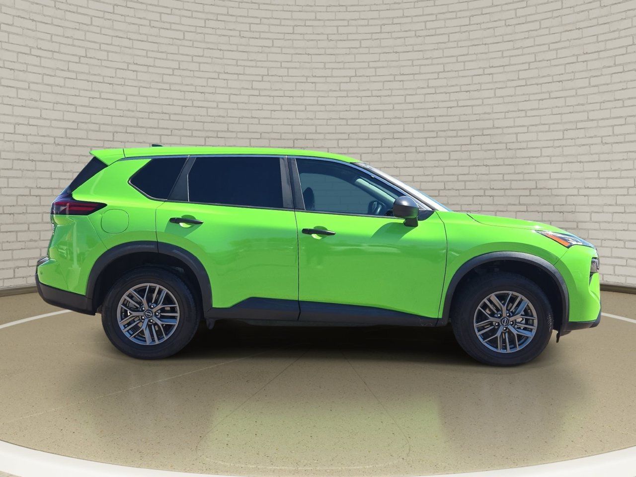 Used 2025 Nissan Rogue S AWD/4WD image 4