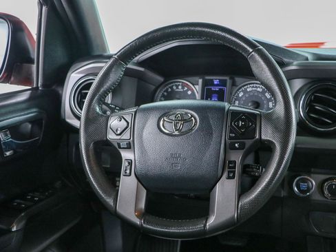 Used 2020 Toyota Tacoma TRD Sport AWD/4WD image 13