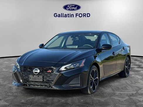 Used 2023 Nissan Altima 2.5 SR w/ SR Premium Package FWD image 1