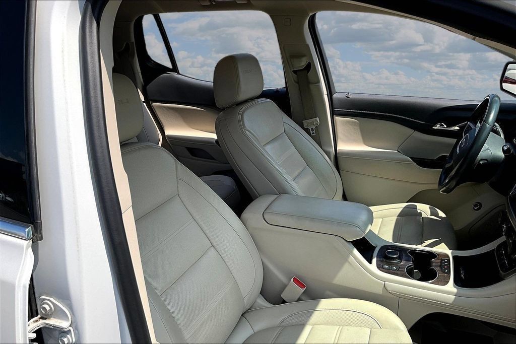 Used 2020 GMC Acadia Denali w/ Technology Package FWD image 29