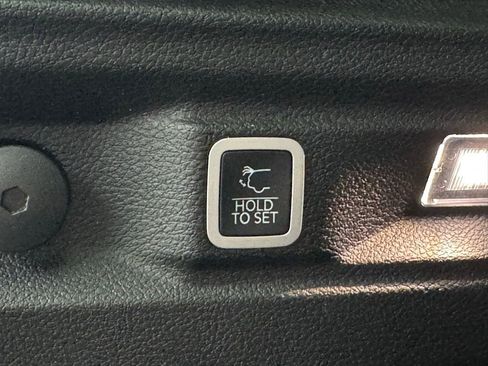 Used 2023 Jeep Grand Cherokee L Limited w/ Black Appearance Package image 11