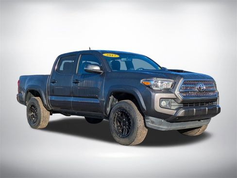 Used 2017 Toyota Tacoma TRD Sport image 2