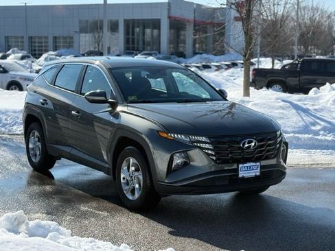 Used 2023 Hyundai Tucson SE image 3