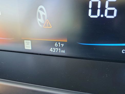 Used 2025 Hyundai Elantra Sport image 18