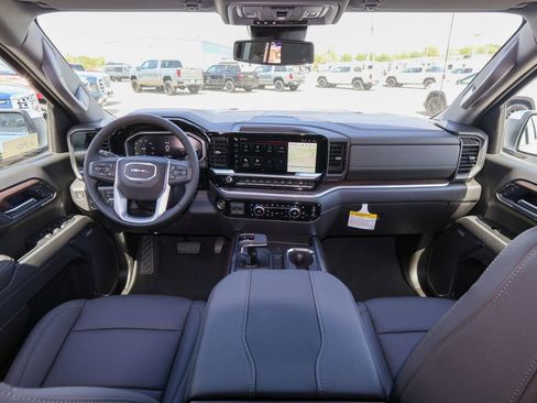New 2026 GMC Sierra 1500 SLT image 12