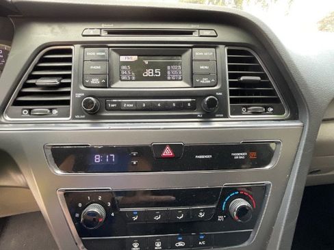Used 2017 Hyundai Sonata SE FWD image 3