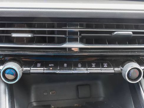 Used 2024 Chevrolet Traverse LT FWD image 26