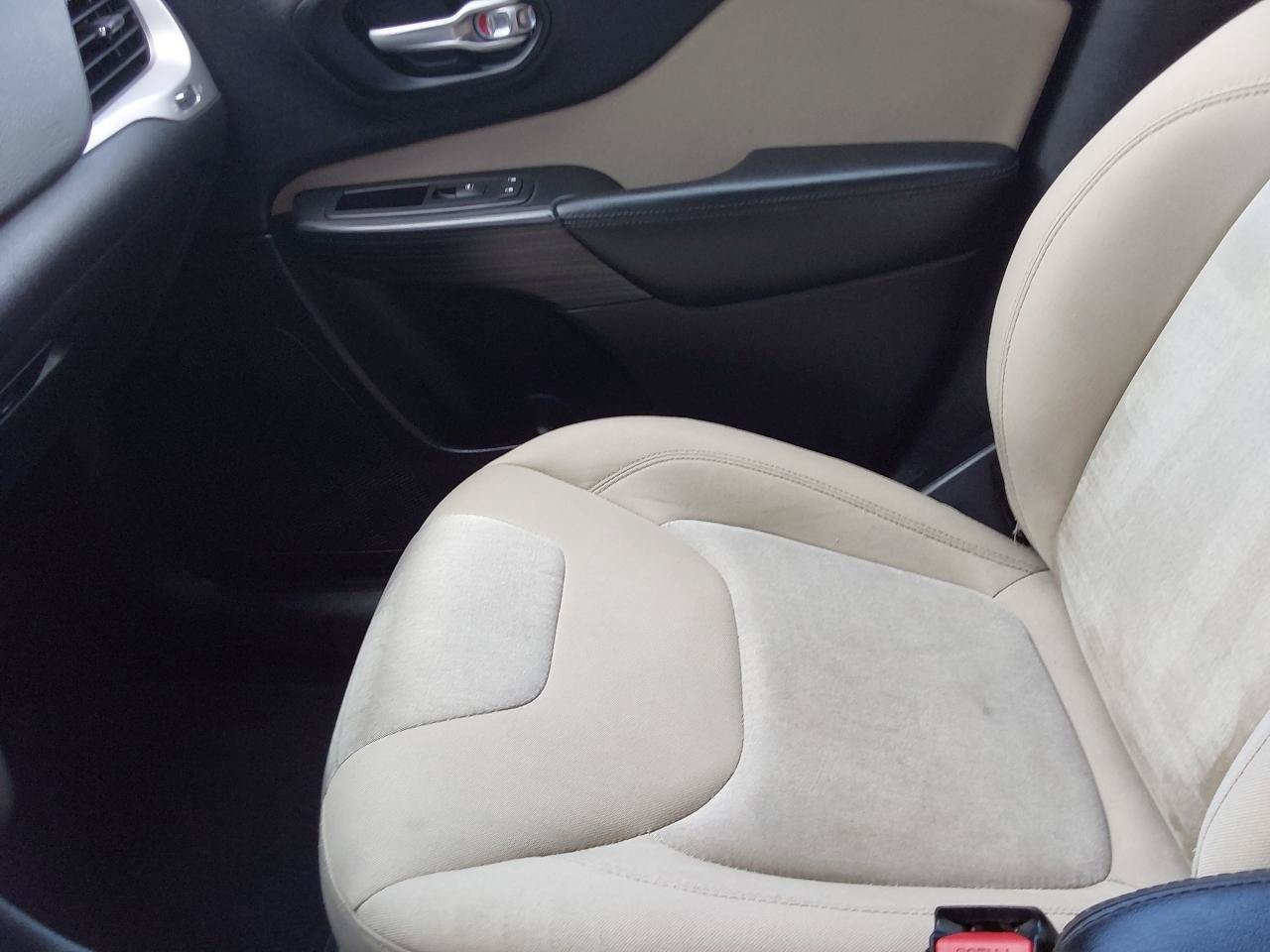 Used 2015 Jeep Cherokee Sport AWD/4WD image 10