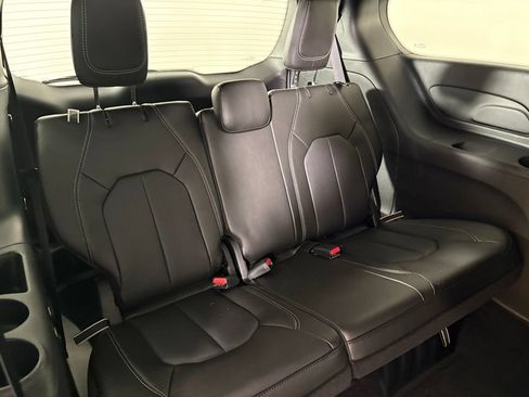New 2027 Chrysler Pacifica Select FWD image 16