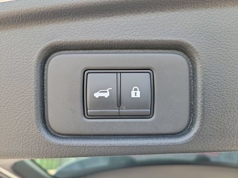 Used 2025 Nissan Pathfinder SL FWD image 9