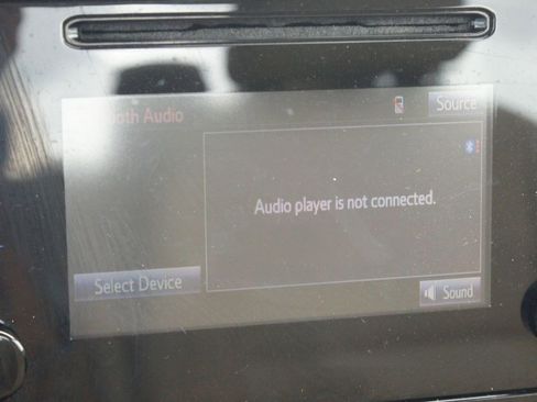Used 2017 Toyota Corolla LE FWD image 6