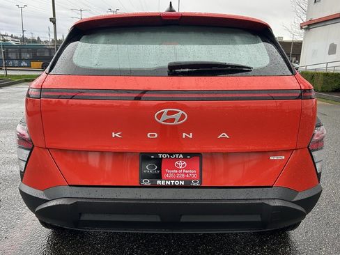 Used 2024 Hyundai Kona SE image 6