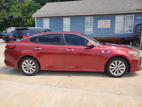 Used 2018 Kia Optima S FWD image 4