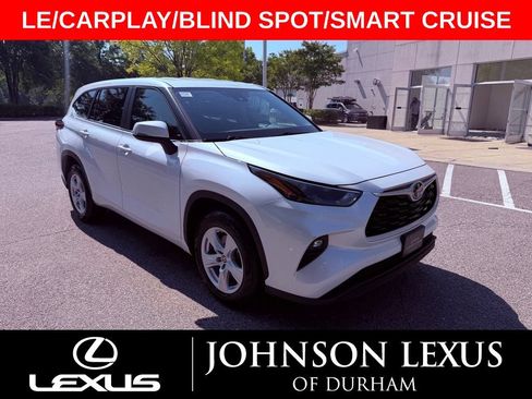 Used 2023 Toyota Highlander LE FWD image 1