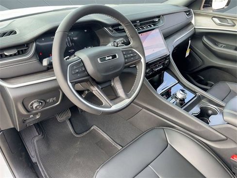 New 2025 Jeep Grand Cherokee Limited image 4