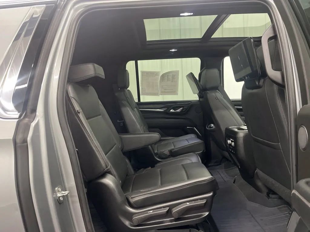 Used 2024 GMC Yukon XL Denali w/ Advanced Technology Package AWD/4WD image 15