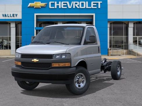 New 2026 Chevrolet Express 3500 image 6