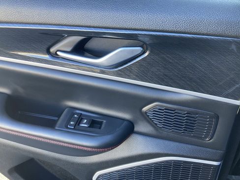 Used 2022 Jeep Grand Cherokee Trailhawk w/ Luxury Tech Group III image 23