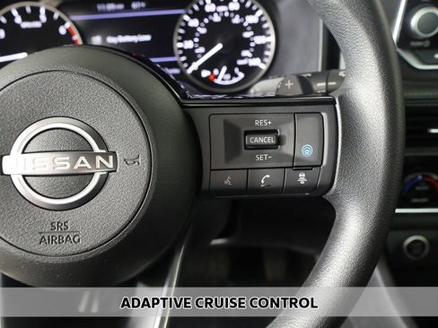 Used 2023 Nissan Rogue SV image 3