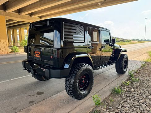 Used 2014 Jeep Wrangler Unlimited Sahara w/ Connectivity Group AWD/4WD image 3