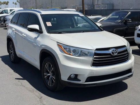 Used 2016 Toyota Highlander XLE AWD/4WD image 1