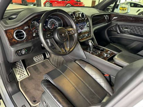 Used 2018 Bentley Bentayga image 9