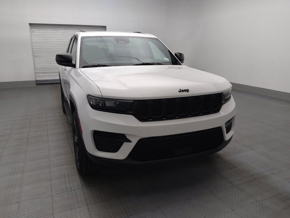Used 2023 Jeep Grand Cherokee Altitude RWD image 14
