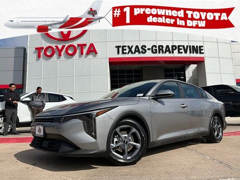 Used 2025 Kia K4 LXS image 1