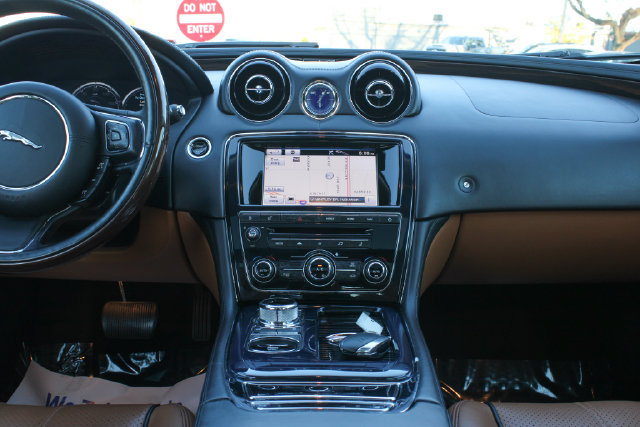 Used 2012 Jaguar XJ L RWD image 18