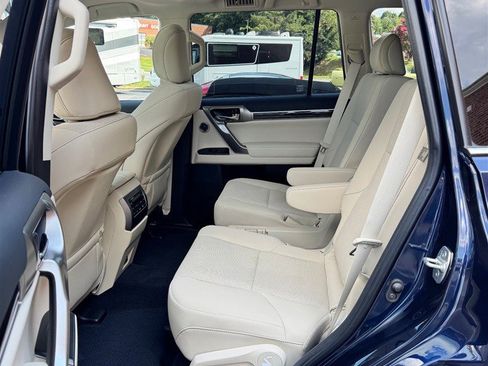 Used 2023 Lexus GX 460 Premium w/ Accessory Package AWD/4WD image 10