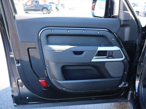 Used 2023 Land Rover Defender 90 X-Dynamic SE image 9