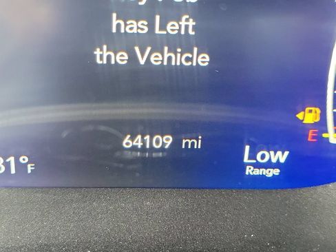 Used 2023 Chrysler Pacifica Touring-L FWD image 28