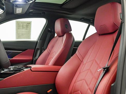 Used 2025 BMW 530i w/ Premium Package image 19